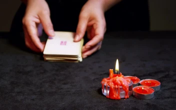Free Video Stock tarot cards being shuffled