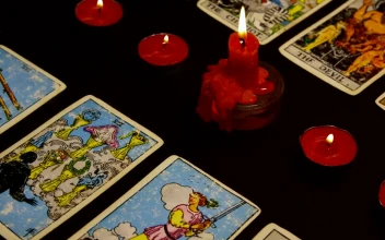 Free Video Stock tarot cards with red candles