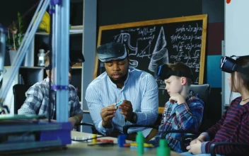 Free Video Stock teacher showing  d printing and virtual reality