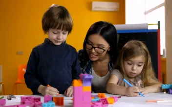 Free Video Stock teaching children to draw