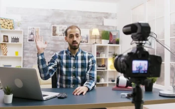 Free Video Stock tech vlogger reminds people to subscribe with gestures
