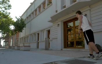 Free Video Stock teenager doing parkour