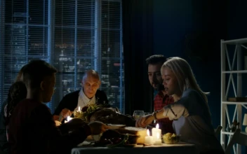 Free Video Stock thanksgiving dinner at home