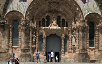 Free Video Stock the entrance of the sagrat cor temple in barcelona