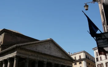 Free Video Stock the landscape of an ancient rome building