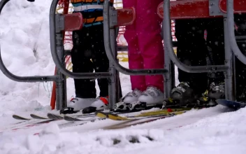 Free Video Stock the skiers getting ready to board the ski lift