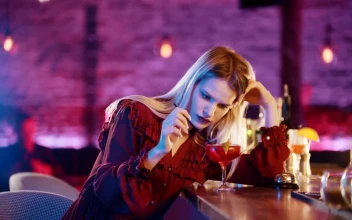 Free Video Stock thoughtful woman playing with her drink in a bar