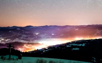 Free Video Stock time lapse of the milky way seen from the mountains