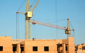 Free Video Stock timelapse of a building under construction
