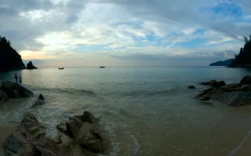 Free Video Stock timelapse of a cloudy day at the beach
