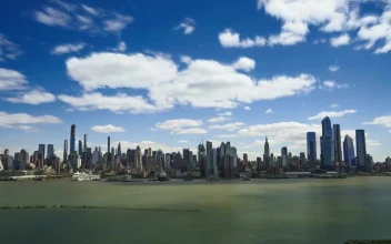 Free Video Stock timelapse of the sky above new york