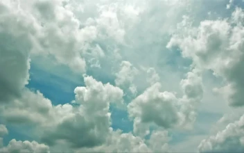 Free Video Stock timelapse of tropical clouds swirling