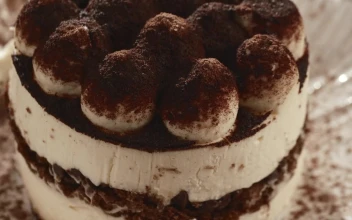 Free Video Stock tiramisu served at a restaurant