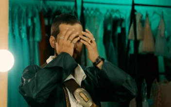 Free Video Stock tired man in front of the mirror