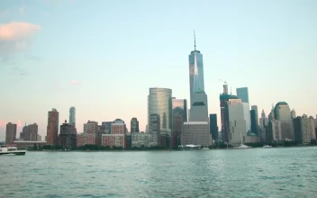 Free Video Stock tour boat in lower manhattan