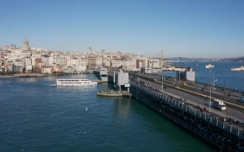 Free Video Stock tour boat travelling under a bridge