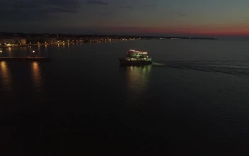 Free Video Stock tour boat with bright lights