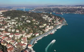 Free Video Stock tourist boat heading along the coast
