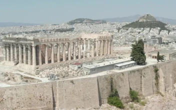 Free Video Stock tourist ruins of ancient greece aerial shot
