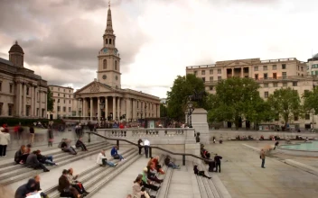 Free Video Stock trafalgar square in london on a cloudy afternoon