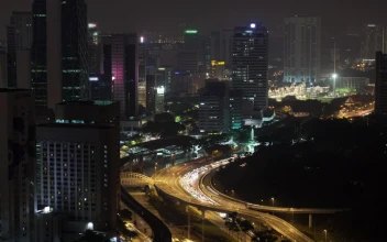 Free Video Stock traffic heading away from kuala lumpur