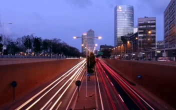 Free Video Stock traffic in an underground tunnel