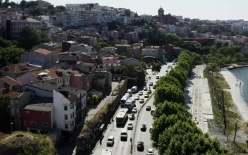 Free Video Stock traffic moving past waterfront houses