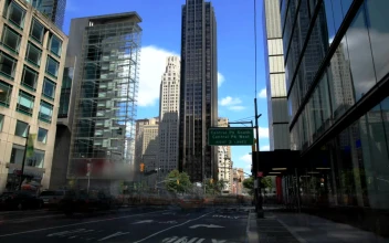 Free Video Stock traffic moving through new york