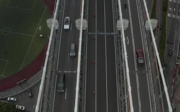 Free Video Stock traffic on a bridge passing through the city