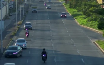 Free Video Stock traffic on a freeway