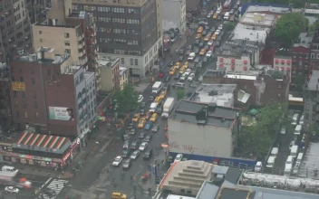 Free Video Stock traffic on manhattan avenues static upper view