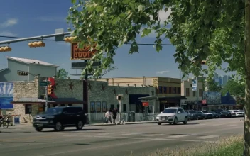 Free Stock Video Walking The Sunny Streets Of The City Of Austin Texas