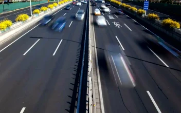 Free Stock Video Vehicles Traveling Fast On A Highway In The City