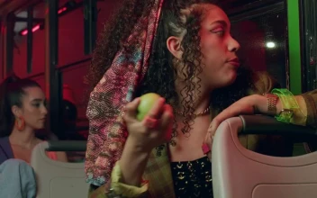 Free Stock Video Urban Model Eating An Apple