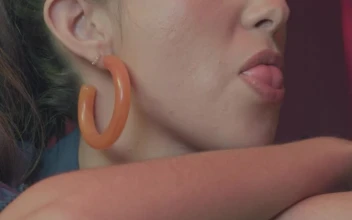 Free Stock Video Urban Girl With A Chewing Gum