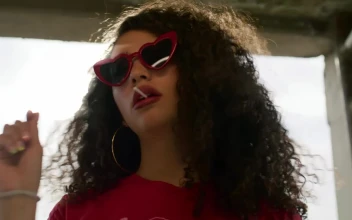 Free Stock Video Urban Fashion Model With Sunglasses