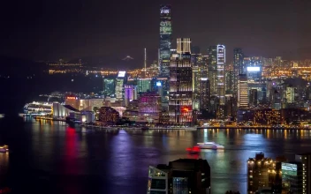 Free Stock Video Urban City Scape With Flashing Skyscraper