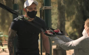 Free Stock Video Two Friends Doing Exercise Outdoors