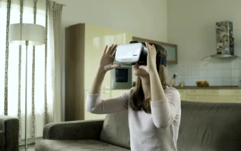Free Stock Video Woman Working With Virtual Reality At Home