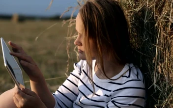 Free Stock Video Woman Resting In A Field With Her Tablet