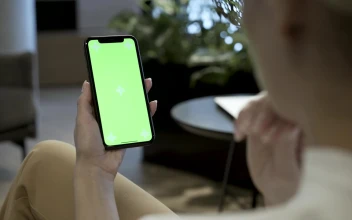 Free Stock Video Woman Holding Mobile Phone With A Green Screen