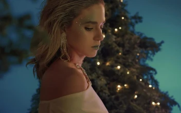 Free Stock Video Winter Makeup Of A Girl At Christmas
