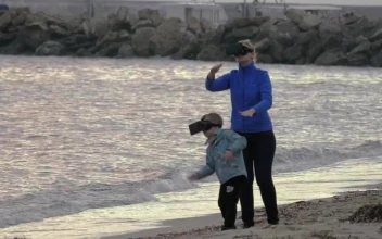 Stock Footage Using Vr At The Seashore