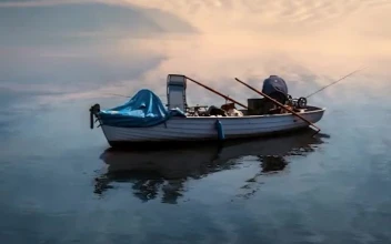 iPhone And Android Calm Sea Fishing Water Ripples Phone