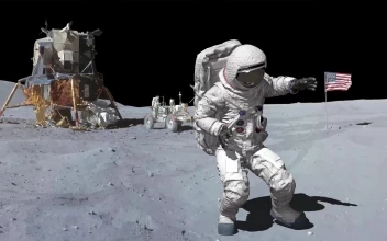 Astronaut 001 Lively Wallpaper