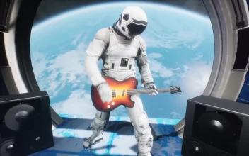 Astronaut 035 Lively Wallpaper