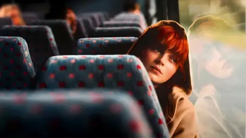 Max Mayfield Reflects: Sadie Sink Live Wallpaper - Free Live Wallpaper