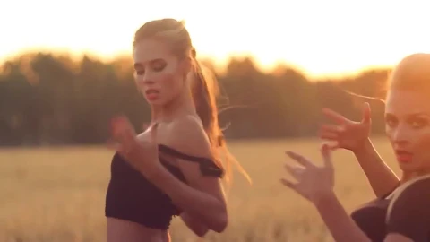 Girls Dancing Animated Wallpaper - Free Live Wallpaper