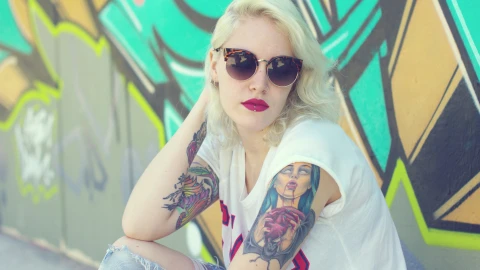 4K Trendy Young Woman Live Wallpapers - Free Live Wallpaper