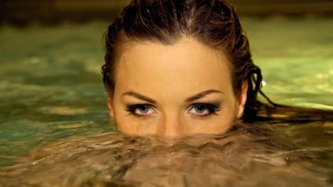 Girl  Water  Live  Desktop  Wallpaper - Free Live Wallpaper